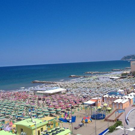 Hotel Villa Rosa Misano Adriatico Esterno foto