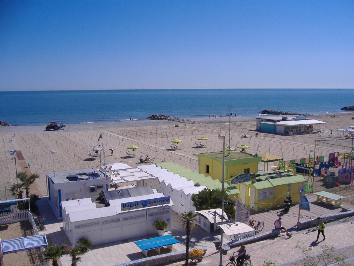 Hotel Villa Rosa Misano Adriatico Esterno foto