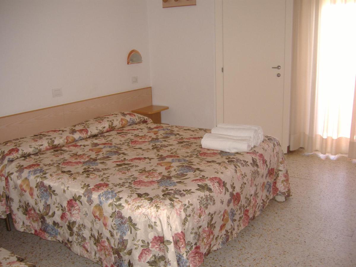 Hotel Villa Rosa Misano Adriatico Esterno foto