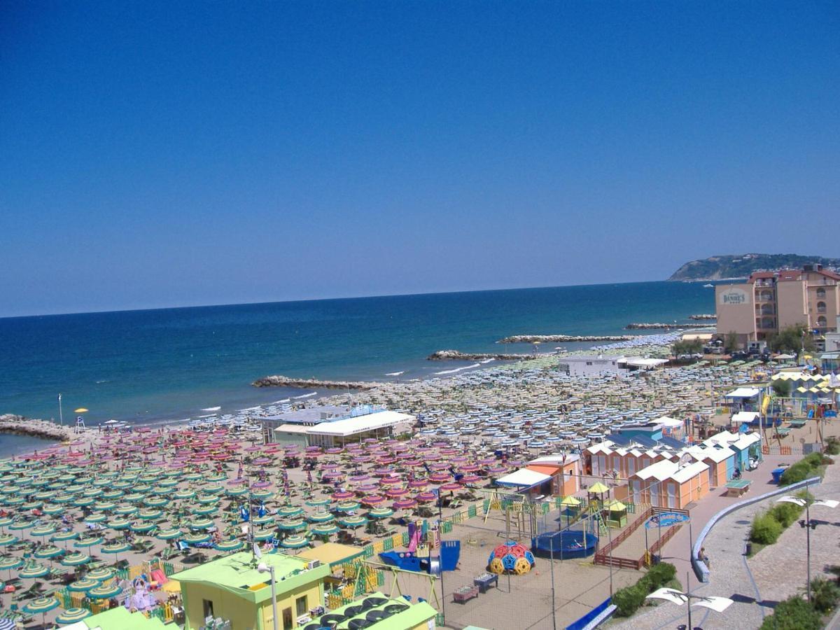 Hotel Villa Rosa Misano Adriatico Esterno foto