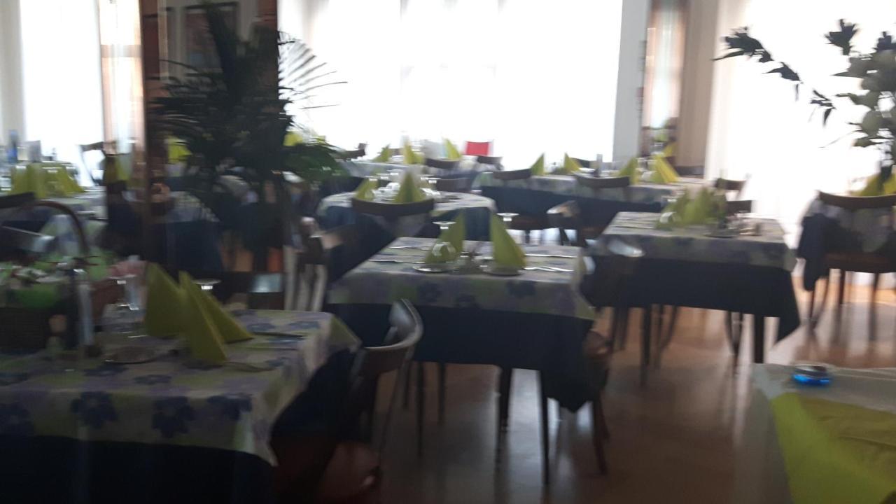 Hotel Villa Rosa Misano Adriatico Esterno foto