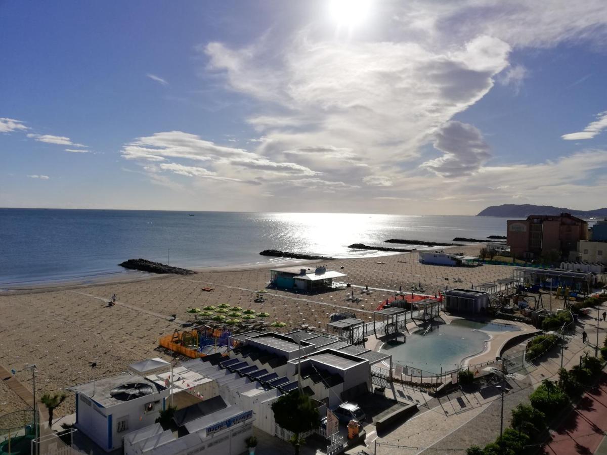 Hotel Villa Rosa Misano Adriatico Esterno foto