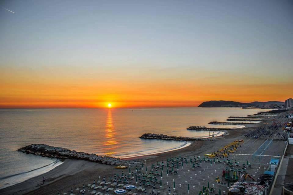 Hotel Villa Rosa Misano Adriatico Esterno foto