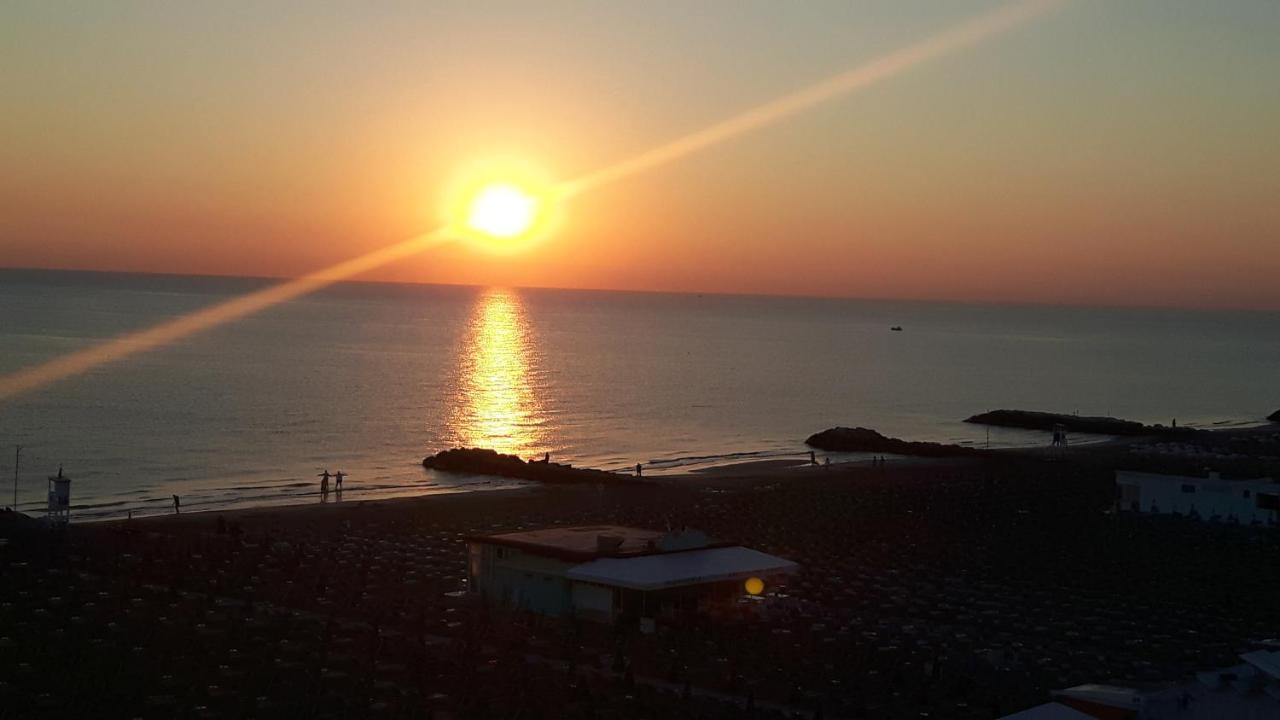 Hotel Villa Rosa Misano Adriatico Esterno foto