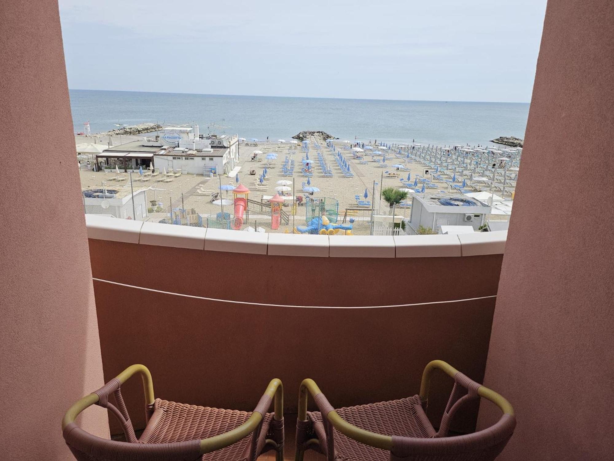 Hotel Villa Rosa Misano Adriatico Esterno foto