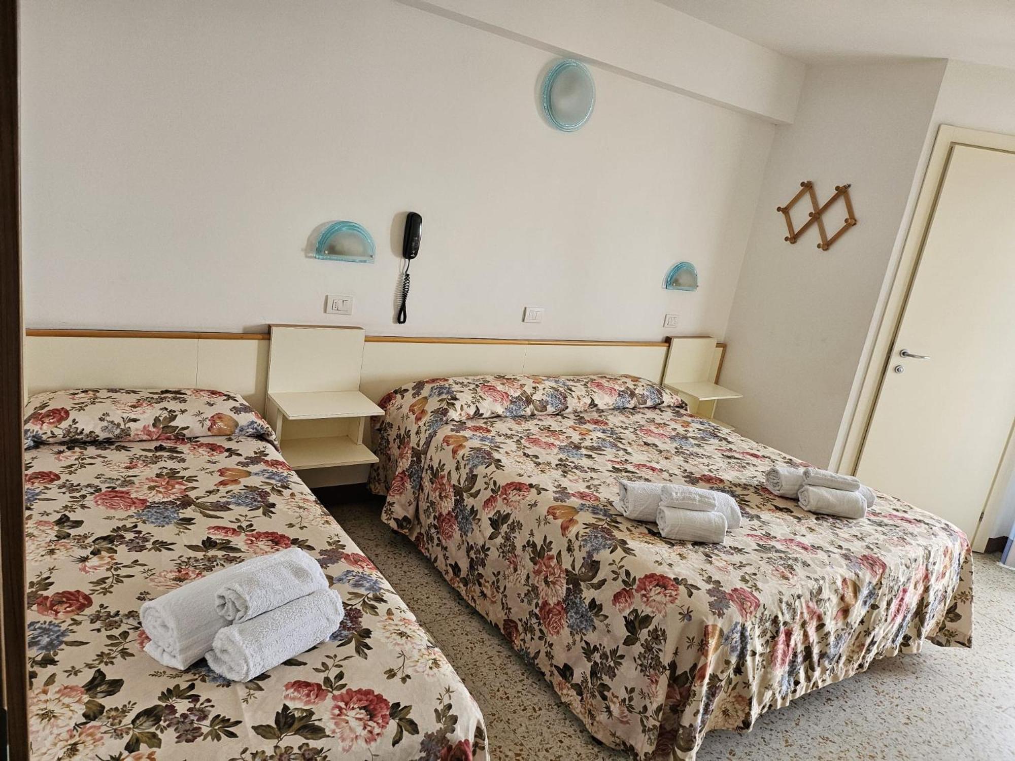 Hotel Villa Rosa Misano Adriatico Esterno foto