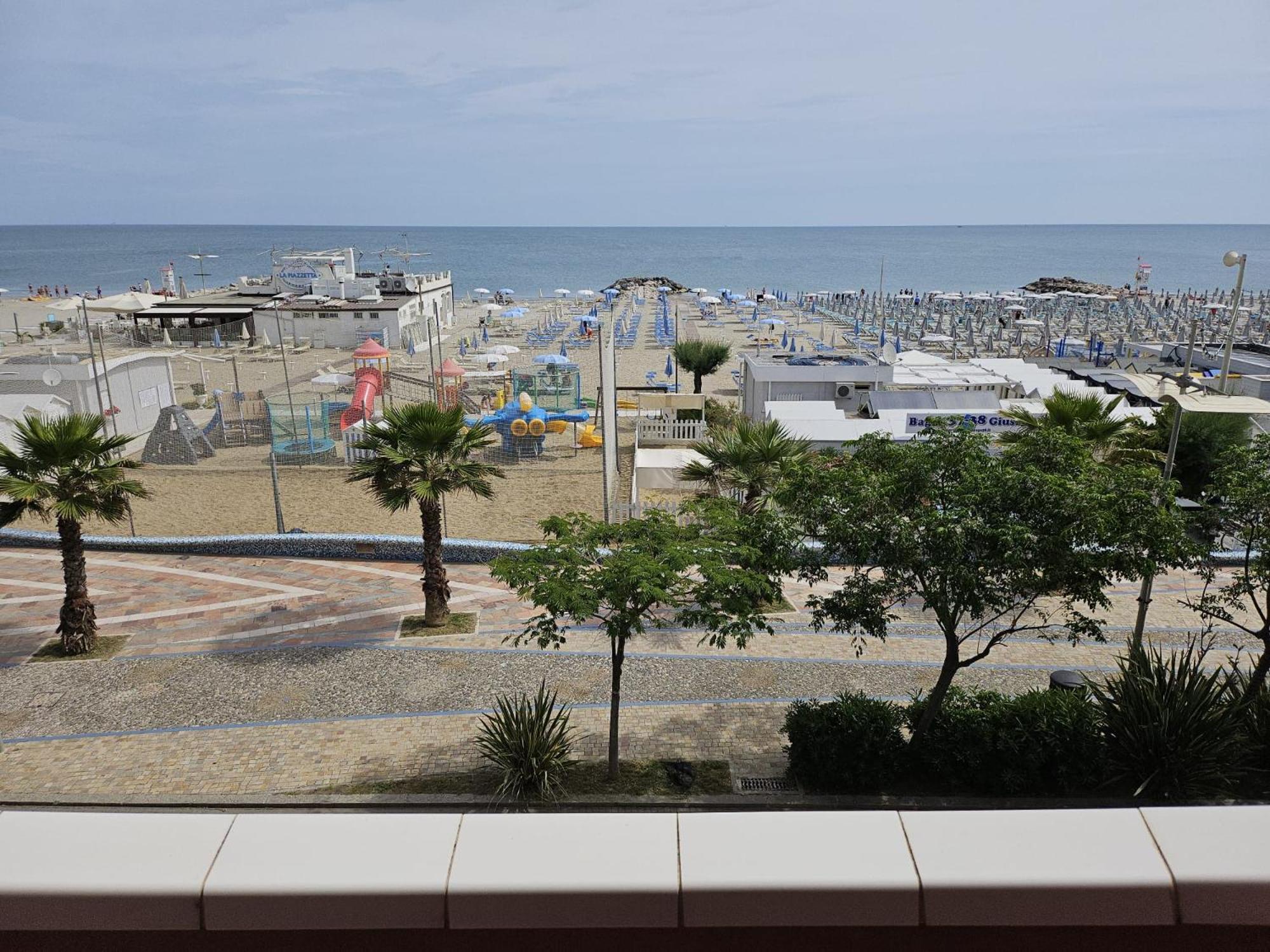 Hotel Villa Rosa Misano Adriatico Esterno foto