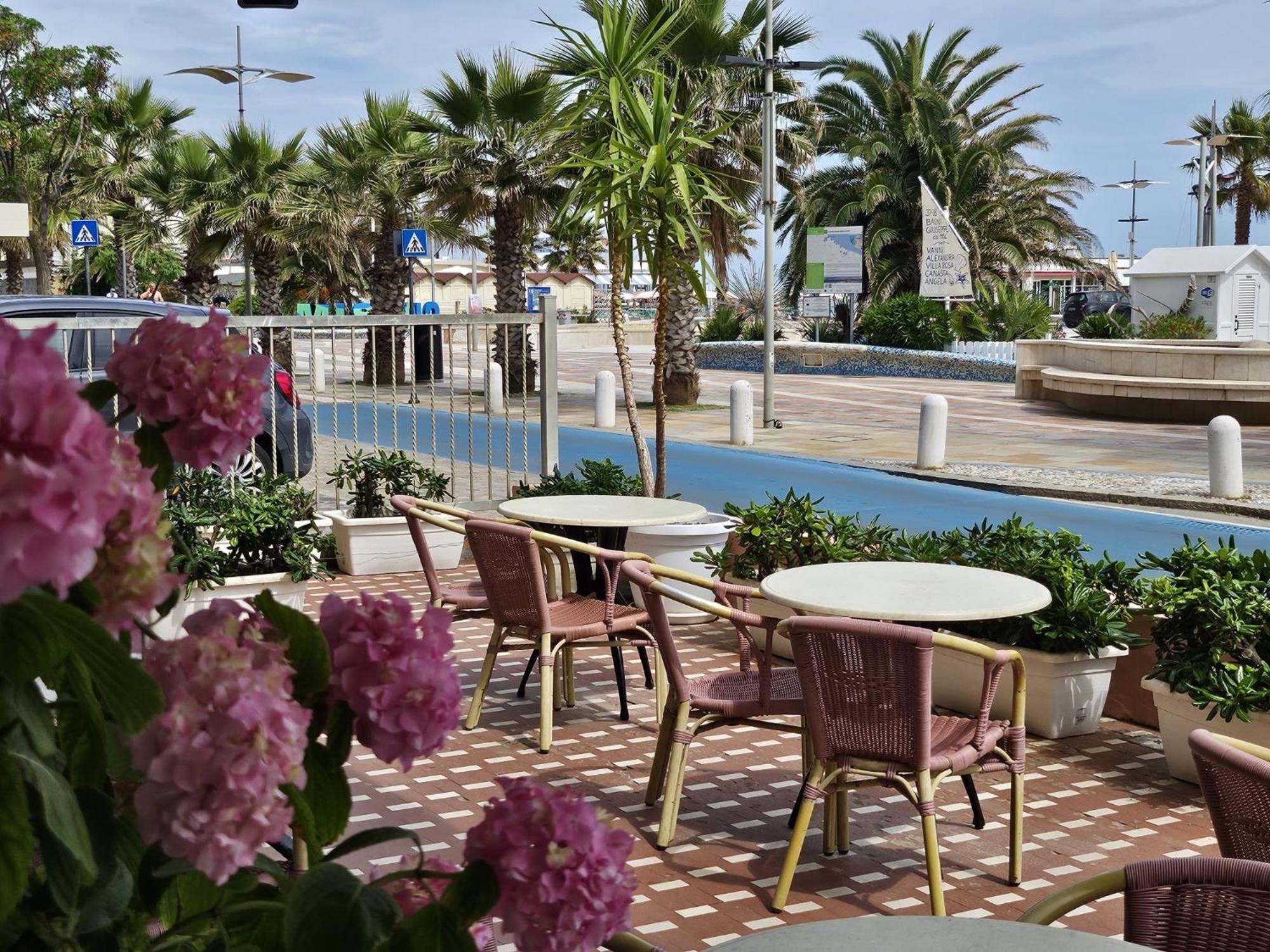 Hotel Villa Rosa Misano Adriatico Esterno foto