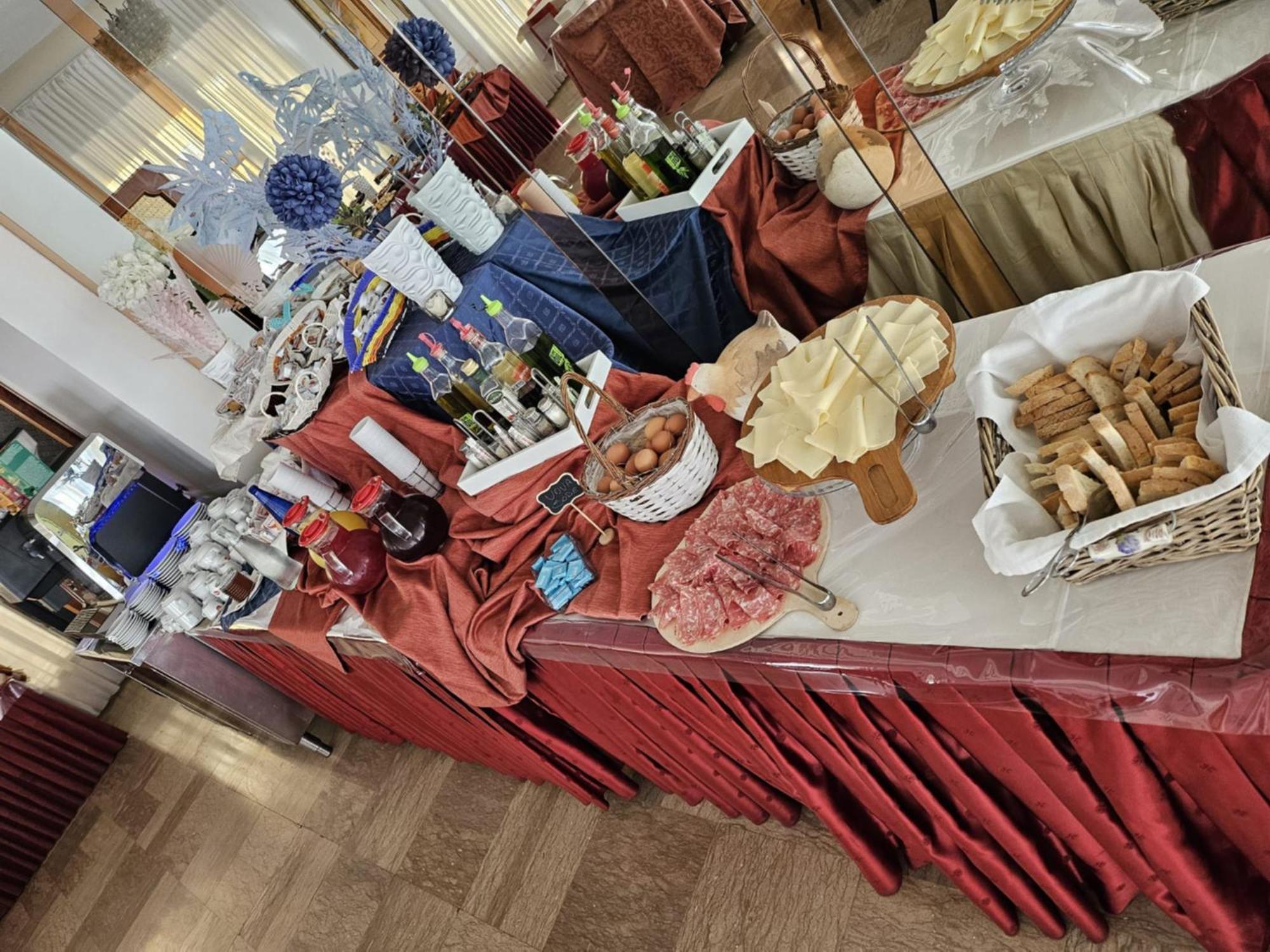 Hotel Villa Rosa Misano Adriatico Esterno foto