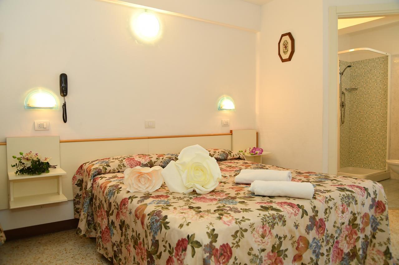 Hotel Villa Rosa Misano Adriatico Esterno foto