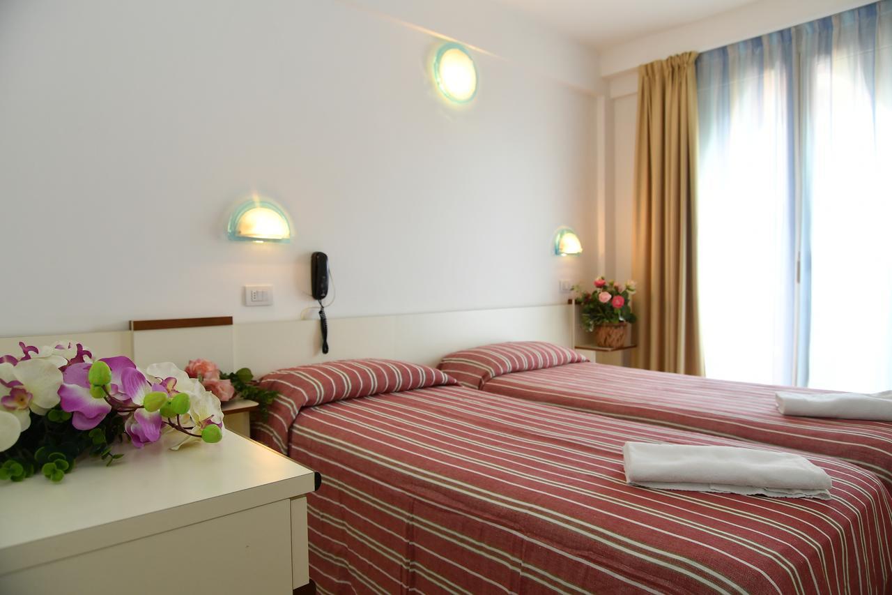 Hotel Villa Rosa Misano Adriatico Esterno foto